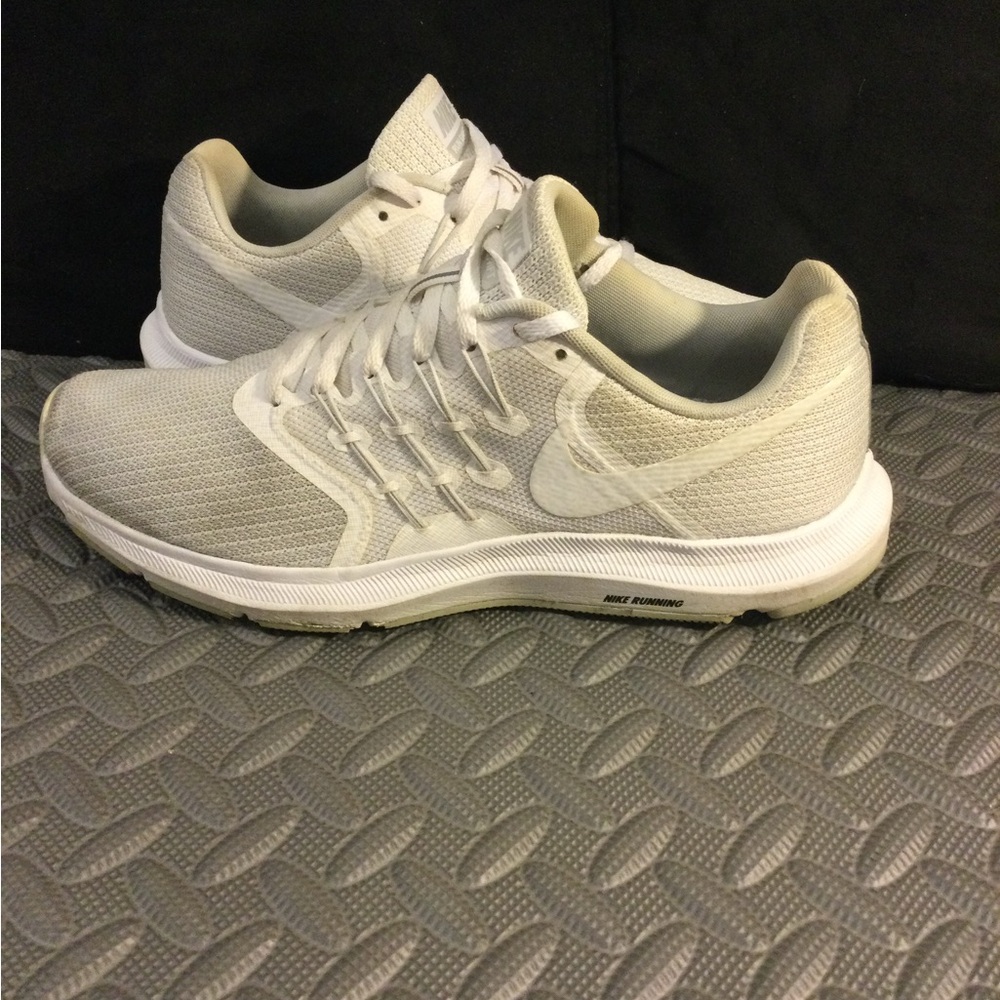 Nike Run Swift All White Running Shoe Women’s size 8.5